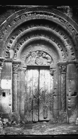 Imagen de la portada de la iglesia de San Miguel, en el municipio de Uncastillo (Zaragoza)