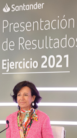 La presidenta del Banco Santander, Ana Botín, durante la presentación de  los resultados de la entidad de 2021 en su sede en la Ciudad Financiera, en la localidad madrileña de Boadilla.