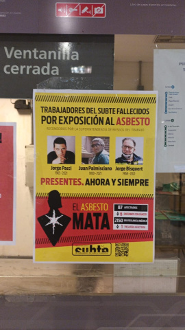 Carteles en el subte de Buenos Aires recordando a los trabajadores fallecidos y denunciando la situación de otros empleados afectados por el amianto