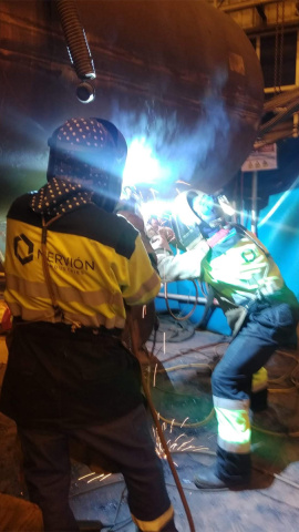 Jesús Galván y Manuel Balber, cuando trabajaban en una contrata en los astilleros de Navantia en Puerto Real.