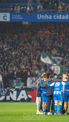 Los Juveniles A del Depor sobre el terreno de juego.