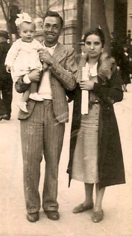 26/3/22 Miguel Hernández con su hermana Elvira y su sobrina, en la Gran Vía de Madrid