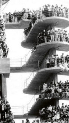 18/12/23 Aficionados en los accesos al estadio.