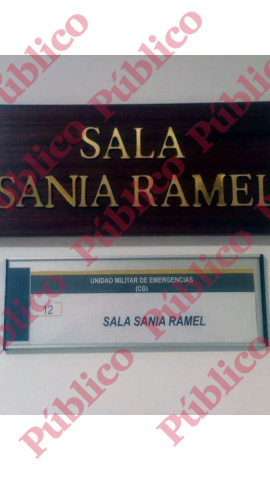 Placas en la entrada de la Sala Sania Ramel de la UME (Cuartel General).