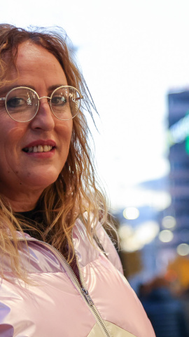 Carmen Martín posa en la Gran Vía madrileña.