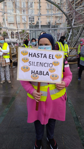 Trabajadora transfronteriza durante una de las protestas frente a la Delegación del Gobierno.