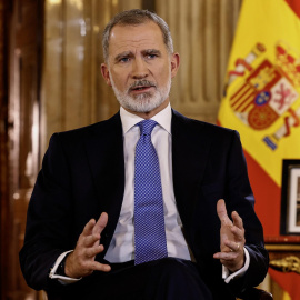 El rey Felipe VI en su tradicional mensaje de Navidad, grabado en el Salón de Columnas del Palacio Real.