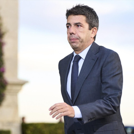 El presidente de la Generalitat Valenciana, Carlos Mazón, a su llegada a la XXVII Conferencia de Presidentes, en el Palacio de la Magdalena, a 13 de diciembre de 2024, en Santander, Cantabria (España).