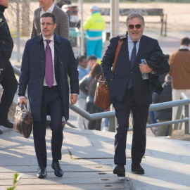 (Foto de ARCHIVO)Alberto Luceño llega a la Audiencia Nacional para asistir como investigado a la primera jornada del juicio por el 'caso de las mascarillas', a 11 de febrero de 2025, en Madrid (España). El fiscal solicita 9 años de cárcel para el hijo menor de Naty Abascal y 15 años de prisión en el caso de Luceño por estafar presuntamente al Ayuntamiento de Madrid en la venta de material sanitario.Ángel Díaz Briñas / Europa PressAUDIENCIA NACIONAL;JUICIO;MASCARILLAS;LUIS  MEDINA;ALBERTO LUCEÑO;11 FEBRERO 202511/2/2025