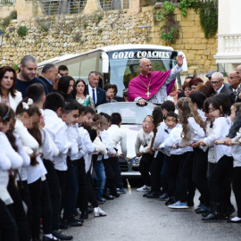 Eso que se ve al fondo es un cura. La foto ha sido difundida en Facebook por la parroquia de Żebbuġ.