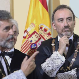 Carlos Lesmes, expresidente del CGPJ y del Tribunal Supremo (d), y Manuel Marchena, presidente de la Sala II del Supremo. EFE