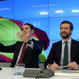 El presidente del PP, Pablo Casado (d), y el secretario general, Teodoro García Egea.- EFE