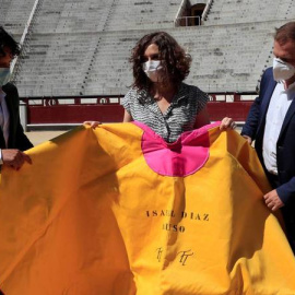 La presidenta de la CAM, Isabel Díaz Ayuso, en la plaza de toros de Las Ventas (Madrid). (EFE)