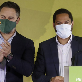 Santiago Abascal y Santiago Garriga, de Vox. / Andreu Dalmau (EFE)