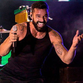 El cantante puertorriqueño Ricky Martin, en la ceremonia de clausura de la 7a Cumbre Mundial de Premios Nobel de la Paz en Mérida (Yucatán, México). AFP/Hugo Borges