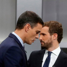 Pedro Sánchez (i) y Pablo Casado, durante el debate electoral del 4 de noviembre de 2019. EFE