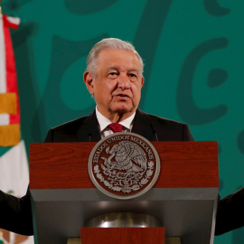 El presidente de México, Andrés Manuel López Obrador, participa en una rueda de prensa matutina en el Palacio Nacional de la Ciudad de México. - José Méndez/EFE