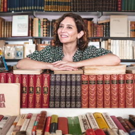 Isabel Díaz Ayuso, presidenta de la Comunidad de Madrid, en la Feria del Libro Antiguo.- COMUNIDAD DE MADRID