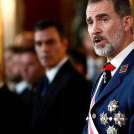 El rey Felipe VI en primer plano, con Pedro Sánchez y Fernando Grande-Marlaska (i) durante la Pascua Militar. EFE