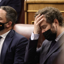 El presidente de Vox, Santiago Abascal, y el portavoz parlamentario de Vox, Iván Espinosa de los Monteros, en el Congreso de los Diputados.- EUROPA PRESS