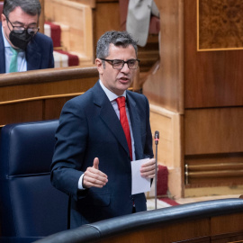  El ministro de la Presidencia, Félix Bolaños, interviene en una sesión plenaria, en el Congreso de los Diputados, a 27 de abril de 2022, en Madrid (España). El pleno está marcado por las explicaciones del Gobierno sobre el espionaje a políticos ind