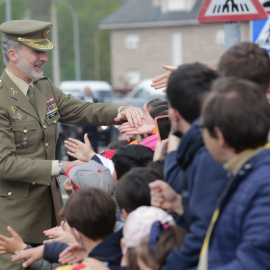  El rey Felipe VI en una visita reciente al puesto de la Guardia Civil en Sarria (Lugo).- Carlos Castro / Europa Press