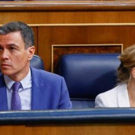 Pedro Sánchez, presidente del Gobierno, y Yolanda Díaz, vicepresidenta segunda, en el Congreso. -EFE