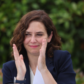 La presidenta de la Comunidad de Madrid y del PP de Madrid, Isabel Díaz Ayuso, aplaude durante un almuerzo con afiliados y simpatizantes del partido en Aranjuez, a 3 de mayo de 2023, en Aranjuez, Madrid (España). Foto: Isabel Infantes / Europa Press