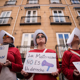  Concentración contra la explotación de las mujeres en Madrid, frente al Ministerio de Justicia, a 22 de abril de 2023. -DIEGO RADAMÉS / Europa Press