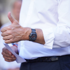  El líder nacional del Partido Popular y candidato a la presidencia del Gobierno, Alberto Núñez Feijóo, levanta el dedo pulgar durante un acto de campaña electoral de cara al 23J, a 15 de julio de 2023, en Vitoria Gasteiz, Álava, País Vasco(España