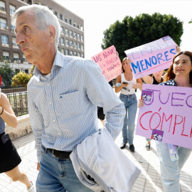  El empresario condenado por el caso de prostitución de menores, Juan Peque Álvarez, a su llegada a declarar en la Audiencia Provincial de Murcia. Edu Botella / Europa Press