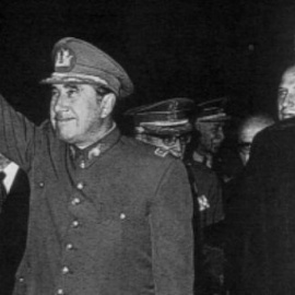  El rey Juan Carlos junto a Augusto Pinochet