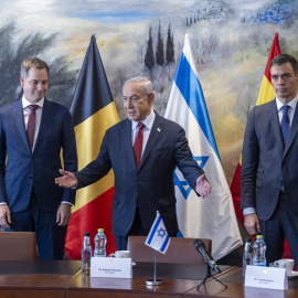 Imagen del primer ministro belga, Alexander De Croo (i), el primer ministro israelí, Benjamín Netanyahu (c), y el primer ministro español, Pedro Sánchez (d), durante su reunión el 23 de noviembre de 2023.- Europa Press