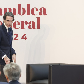 El expresidente del Gobierno y presidente de la Fundación FAES, José María Aznar, a su llegada a la asamblea general de la Asociación Valenciana de Empresarios (AVE).-Rober Solsona / Europa Press