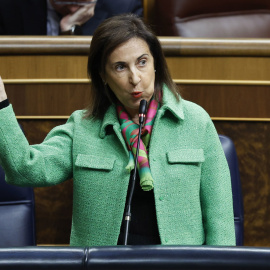 La ministra de Defensa, Margarita Robles interviene en la sesión de control al Gobierno celebrada este miércoles en el Congreso. EFE/Chema Moya