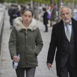 La menor abusada en el 'caso Oltra' y su abogado, a sus llegadas a declarar por el ‘caso Oltra’ en la Ciudad de la Justicia de Valencia, a 13 de diciembre de 2023.Jorge Gil / Europa Press