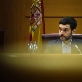 El ministro de Derechos Sociales, Consumo y Agenda 2030, Pablo Bustinduy, comparece en la Comisión de Derechos Sociales, Consumo y Agenda 2030, en el Senado, a 9 de mayo de 2024, en Madrid (España).