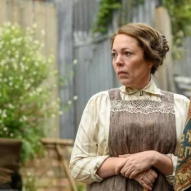 Olivia Colman en 'Pequeñas cartas indiscretas'.