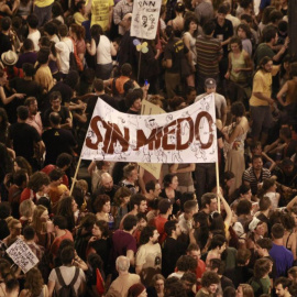 Integrantes del Movimiento 15-M durante la manifestación.- EFE