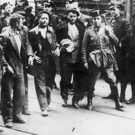  Trabajadores arrestados por la Guardia Civil durante la Revolución de Asturias de 1934, en una imagen de archivo.