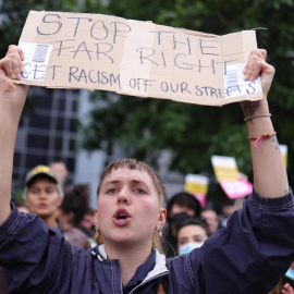 Protestantes antifascistas en el Reino Unido.- EFE/EPA/NEIL HALL