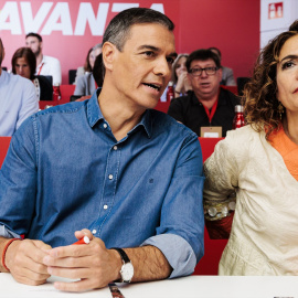  El secretario general del PSOE y presidente del Gobierno, Pedro Sánchez, y la vicesecretaria general del PSOE, vicepresidenta primera del Gobierno y ministra de Hacienda, María Jesús Montero, durante la reunión del Comité Federal del PSOE.Carlos Luj