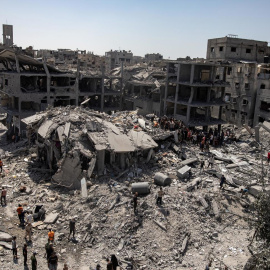 Ruinas de un edificio en en Khan Yunis, Gaza, tras un ataque aéreo israelí.- EFE/EPA/HAITHAM IMAD