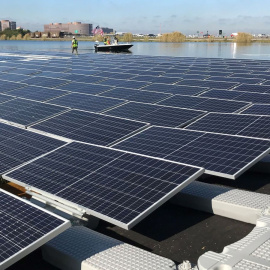  Paneles solares en un lago de Miami (Estados Unidos). Foto: EFE Ana Mengotti