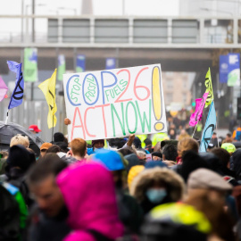  12 de noviembre de 2021, Reino Unido, Glasgow: activistas climáticos protestan el último día de la Conferencia de las Naciones Unidas sobre el Cambio Climático (COP26).- Christoph Soeder / dpa / EUROPA PRESS