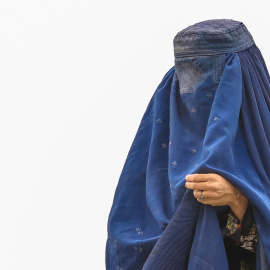 Una mujer con burka en Kabul (Afganistán). EFE/ Hedayatullah Amid