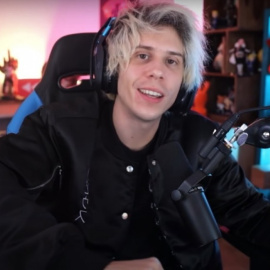 Imagen de El Rubius durante una retransmisión de su canal.