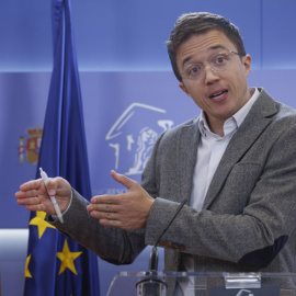 El portavoz de Sumar, Íñigo Errejón, durante la rueda de prensa que ofreció este martes en el Congreso que ha acogido la reunión de la Junta de Portavoces. EFE/ Juan Carlos Hidalgo