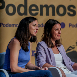 La secretaria general de Podemos y ministra de Derechos Sociales y Agenda 2030 en funciones, Ione Belarra, y la ministra de Igualdad en funciones, Irene Montero, durante un acto de Podemos, en el Teatro Fernando de Rojas, CBA, a 16 de septiembre de 2023, 