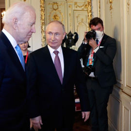  Joe Biden y Vladimir Putin durante un encuentro reciente.- EFE